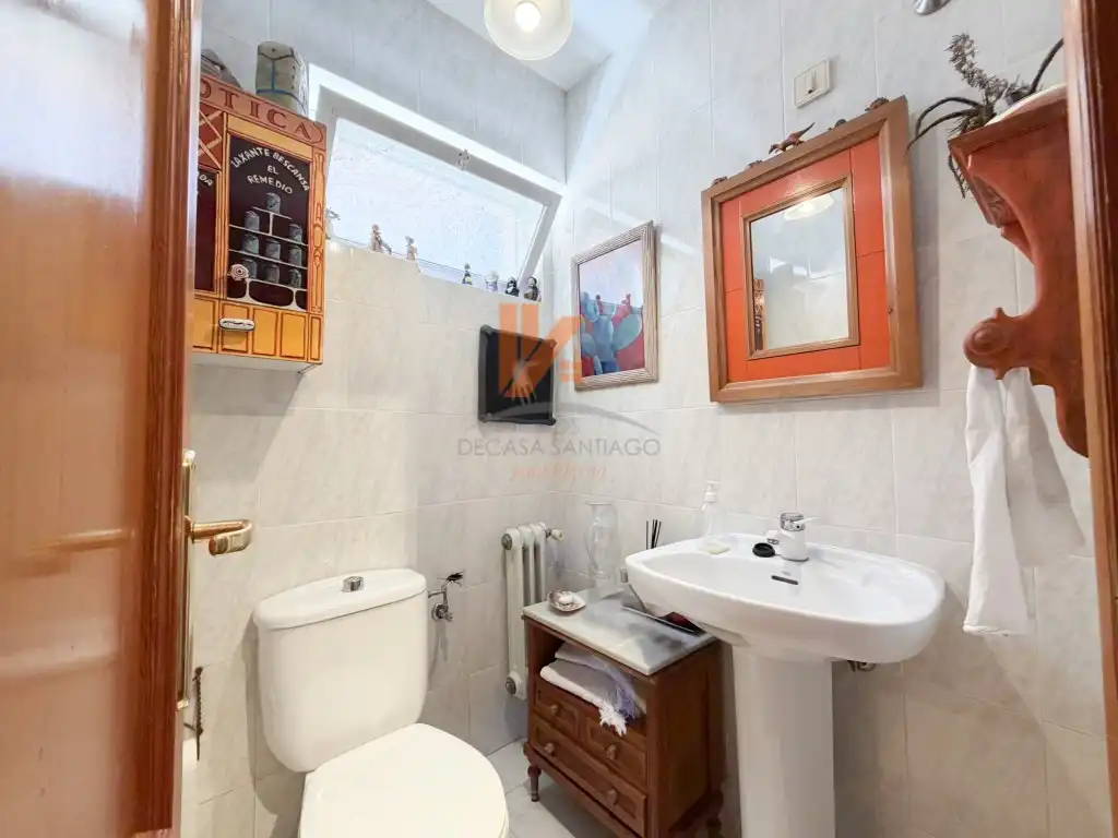 Baño de Casa adosada en venta en Brión con Jardín privado, Trastero y Horno