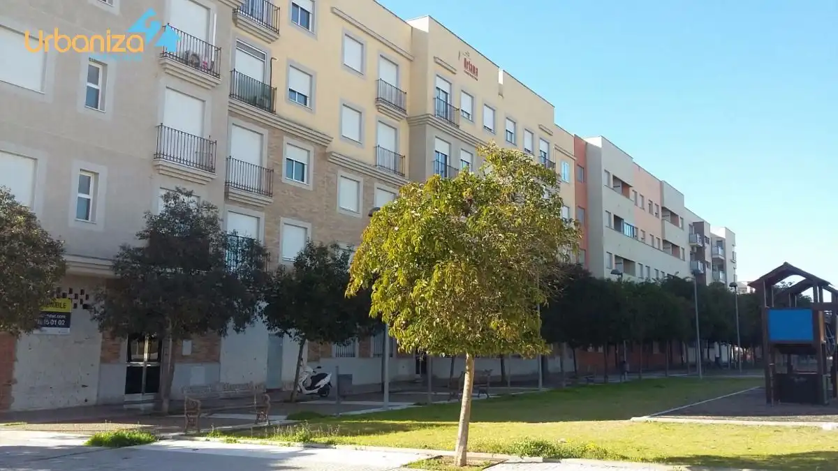 Apartament en venda a Calle Enrique Sánchez de León, Carretera de Sevilla - Los Montitos