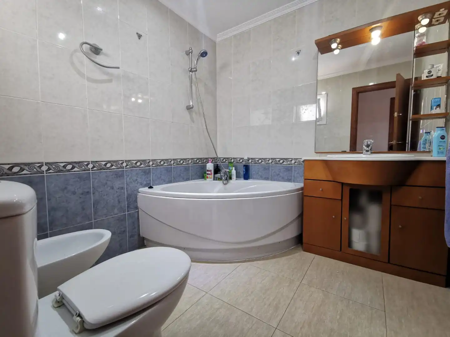 Badezimmer von Wohnung zum Verkauf in Montmeló mit Klimaanlage, Heizung und Balkon