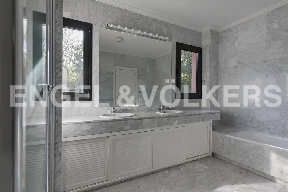 Bathroom of Houses for rent in Pozuelo de Alarcón  with Air Conditioner, Heating and Private garden