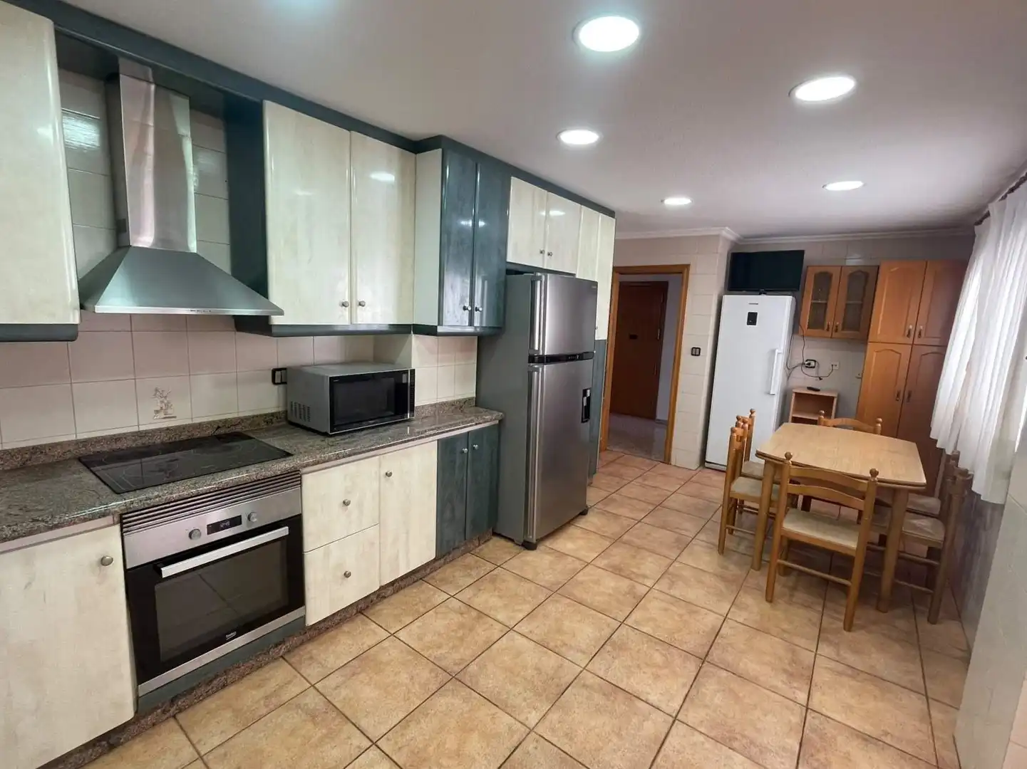 Kitchen of Flat for share in Elche / Elx  with Air Conditioner, Furnished and Balcony