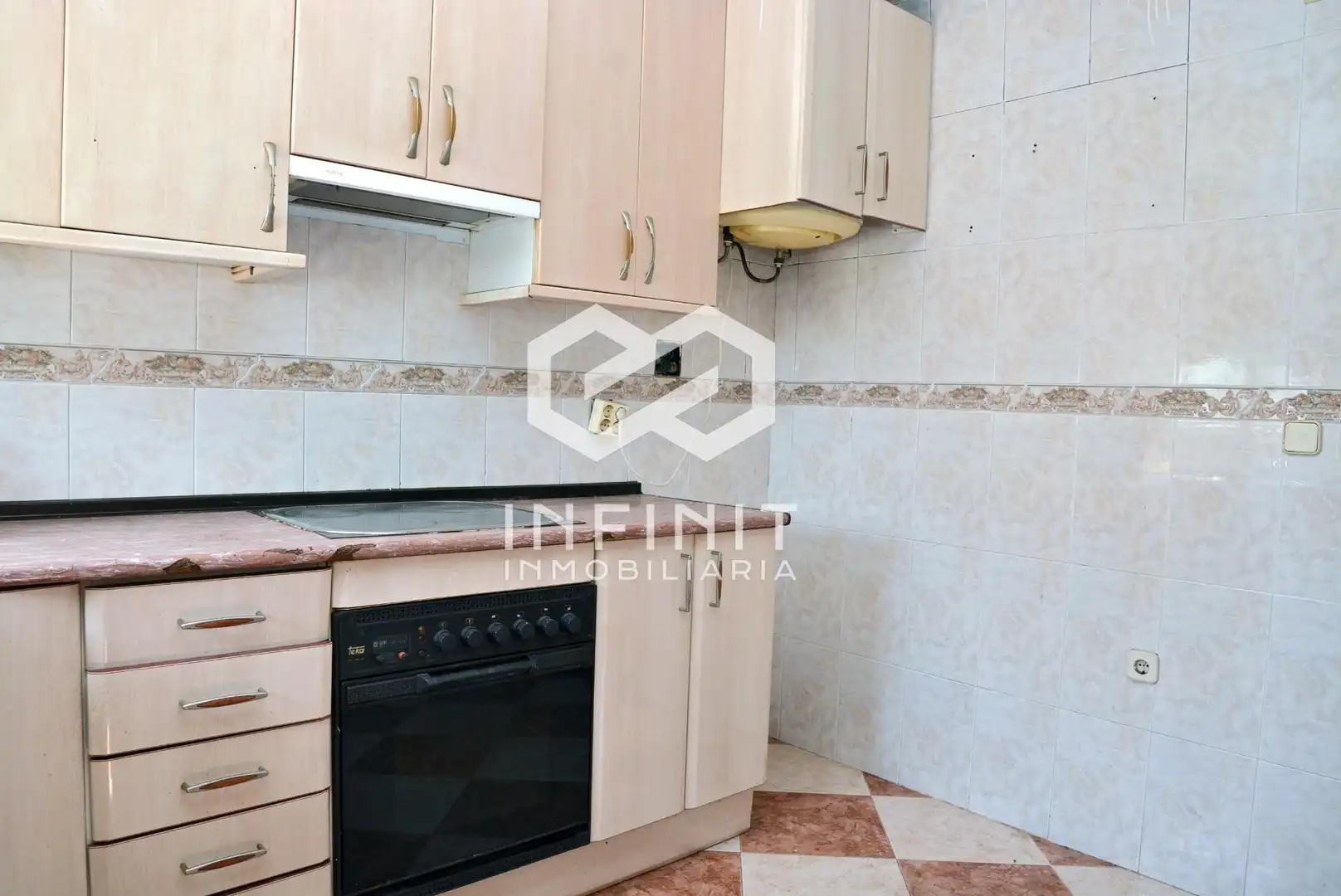 Cuina de Casa o xalet en venda en Robledillo de Mohernando amb Jardí privat, Terrassa i Traster