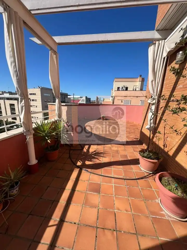 Terrace of Attic for rent in Sevilla  with Air Conditioner, Terrace and Furnished