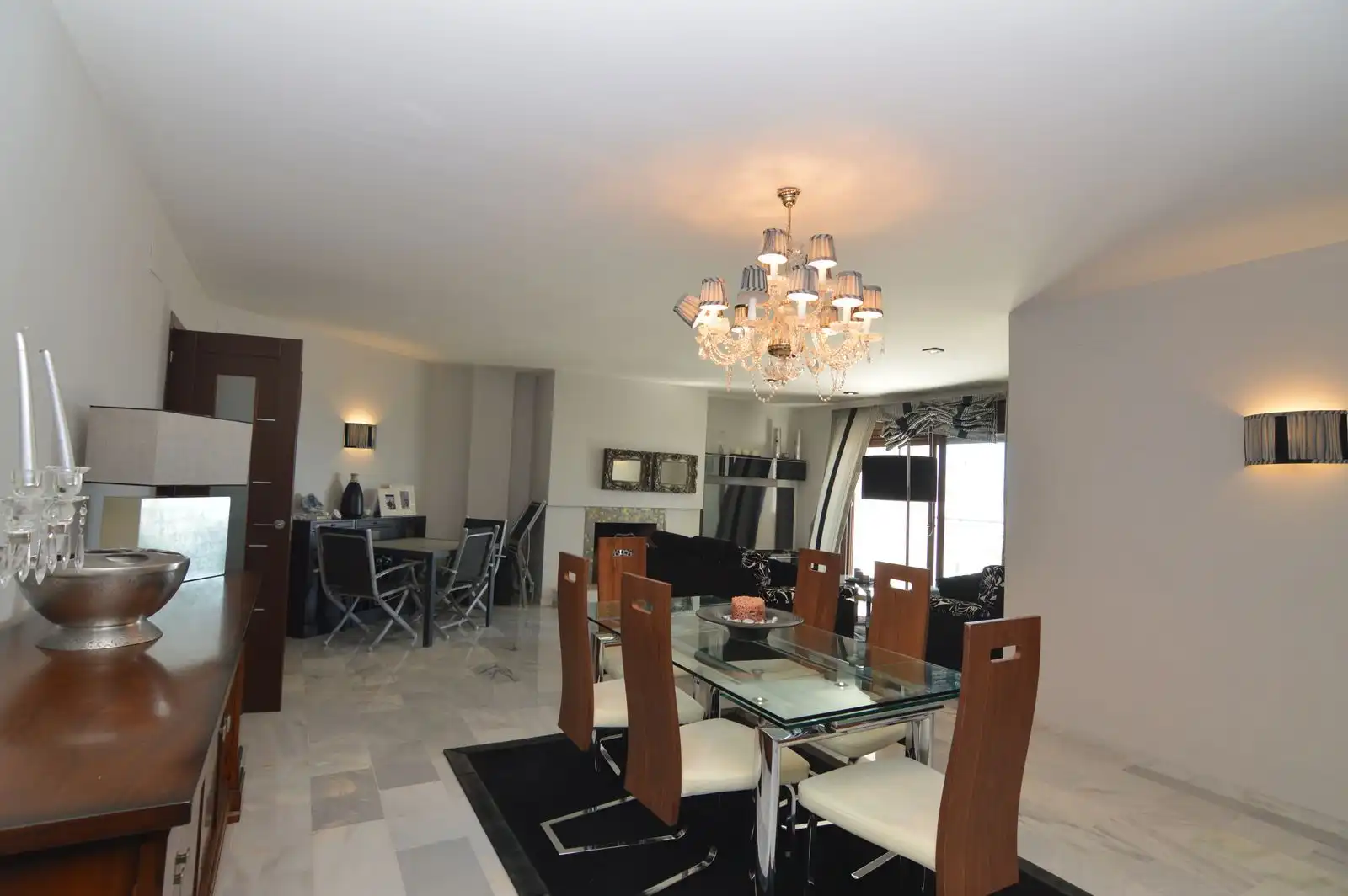Comedor de Piso en venta en Marbella con Aire acondicionado, Terraza y Amueblado