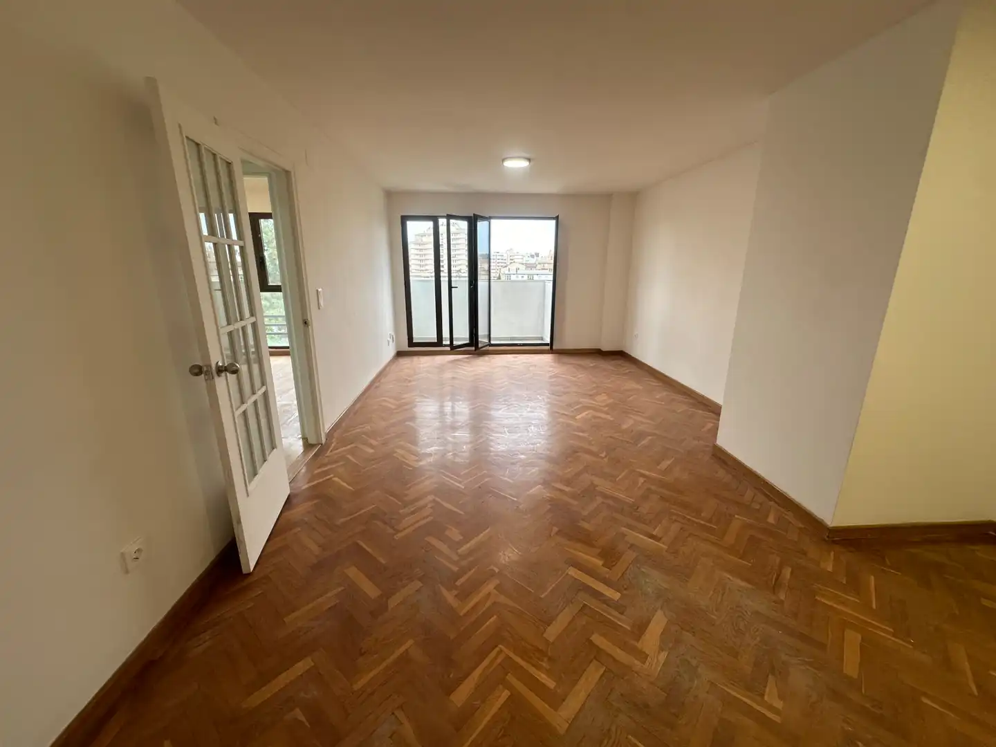 Piso en venta en Valencia con Parquet, Terraza y Balcón