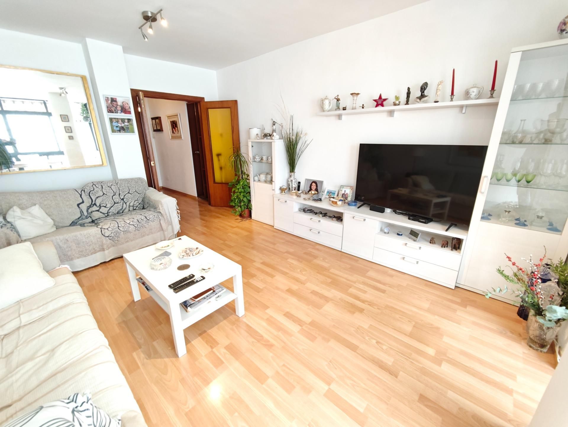 Living room of Flat for sale in Fuengirola  with Air Conditioner, Terrace and Community pool
