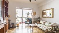 Sala d'estar de Apartament en venda en  Madrid Capital amb Aire condicionat, Calefacció i Parquet