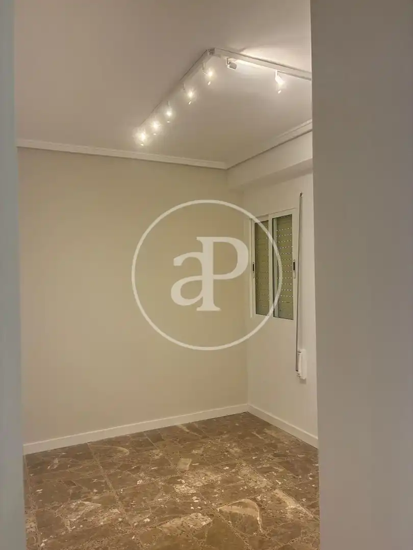 Flat for rent in Valencia  with Air Conditioner, Heating and Terrace
