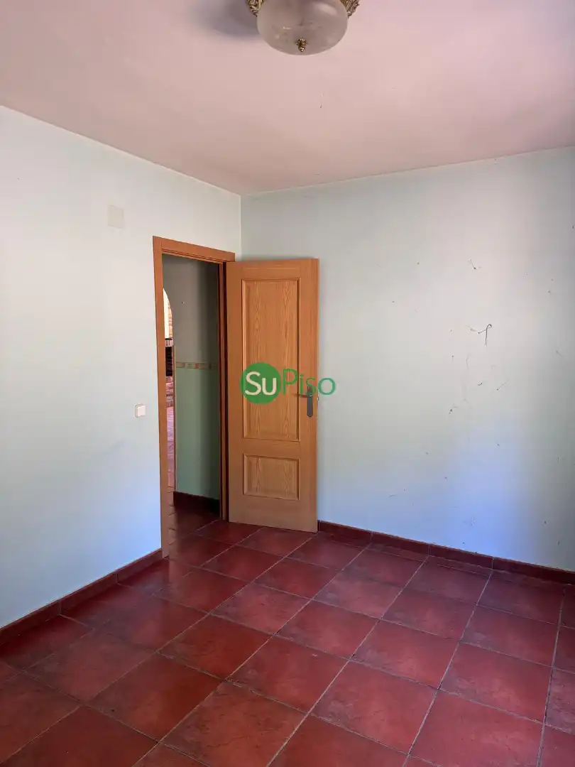 Dormitori de Casa o xalet en venda en San Martín de Valdeiglesias amb Jardí privat