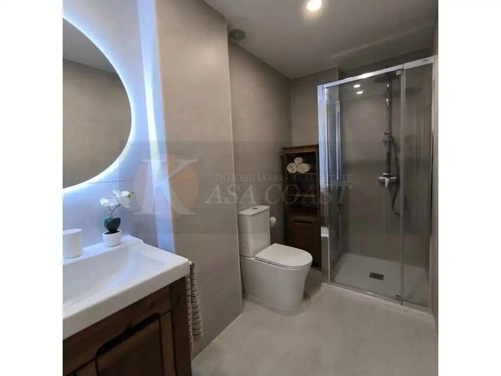 Baño de Dúplex en venta en Fuengirola con Aire acondicionado, Amueblado y Balcón