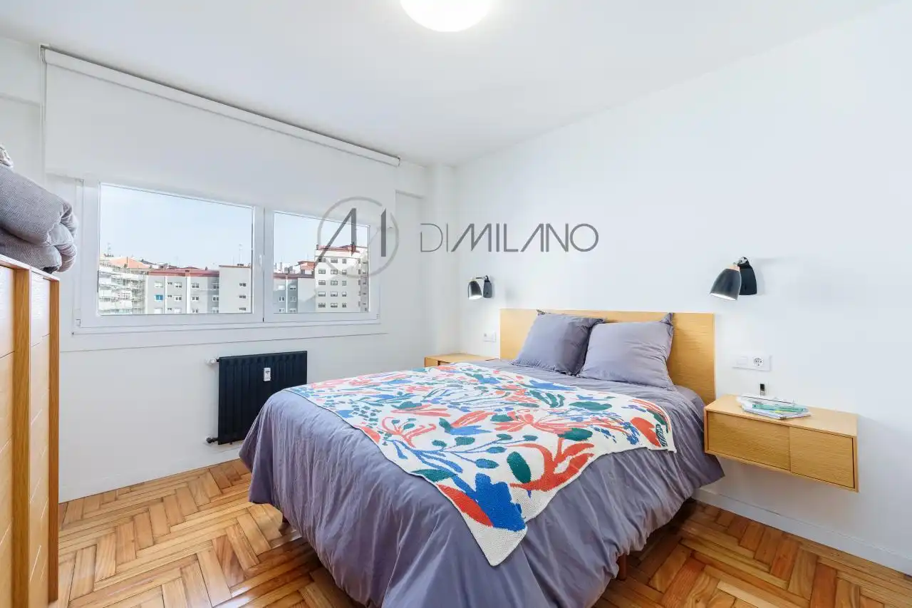 Dormitori de Pis en venda en Vigo  amb Calefacció, Parquet i Terrassa