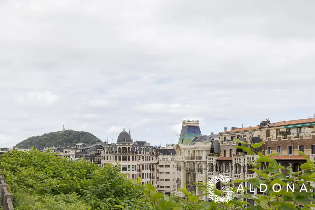 Exterior view of Flat for sale in Donostia - San Sebastián   with Heating