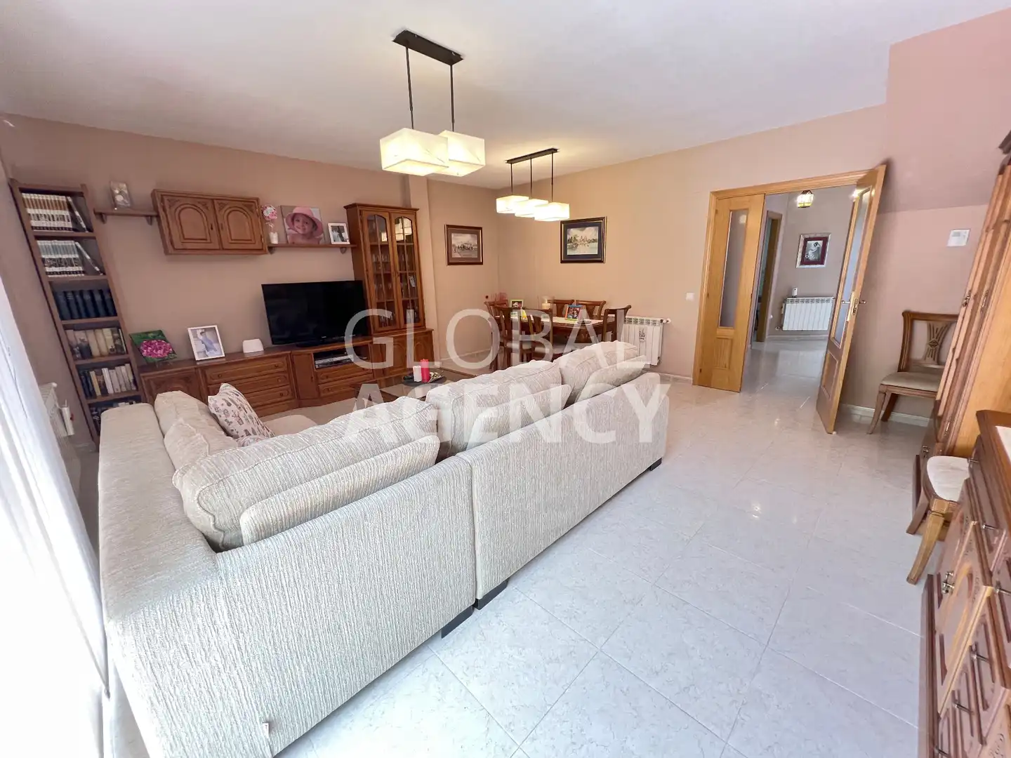 Sala de estar de Casa adosada en venta en Torrejón del Rey con Calefacción, Jardín privado y Horno