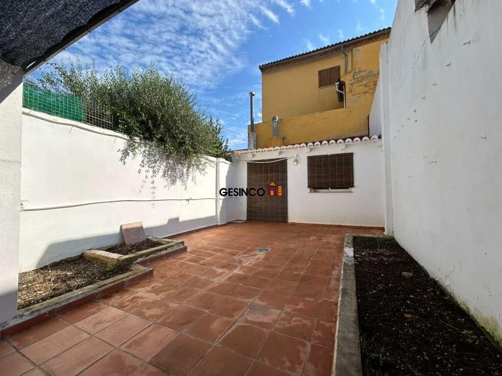 Vista exterior de Casa adosada en venda en Llocnou d'En Fenollet amb Terrassa i Balcó