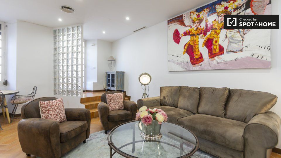Living room of Flat to rent in  Madrid Capital  with Air Conditioner, Heating and Furnished