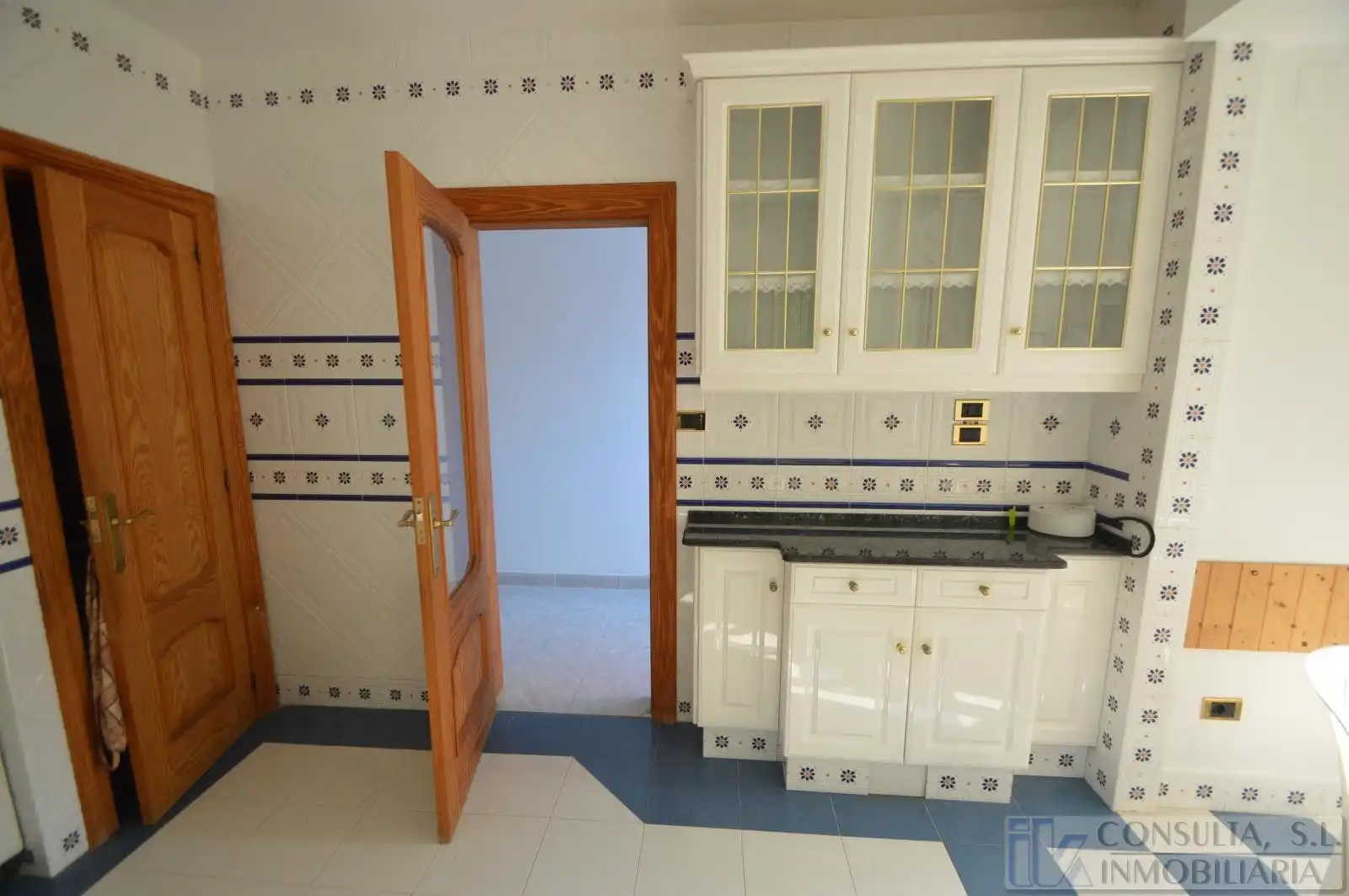 Cuina de Casa o xalet en venda en Vinaròs amb Jardí privat, Terrassa i Piscina