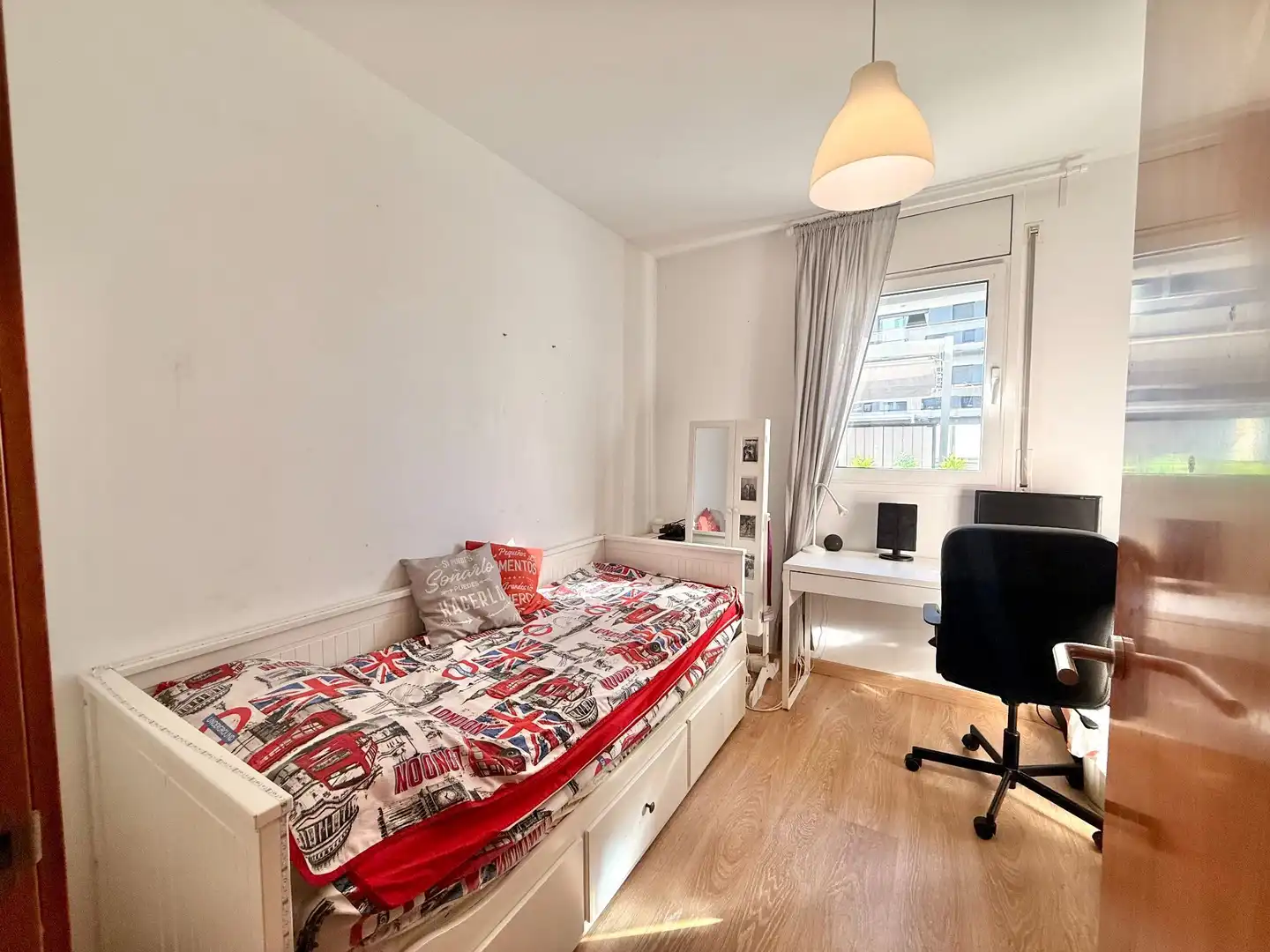 Habitación de Piso en venta en Badalona con Calefacción, Terraza y Piscina comunitaria