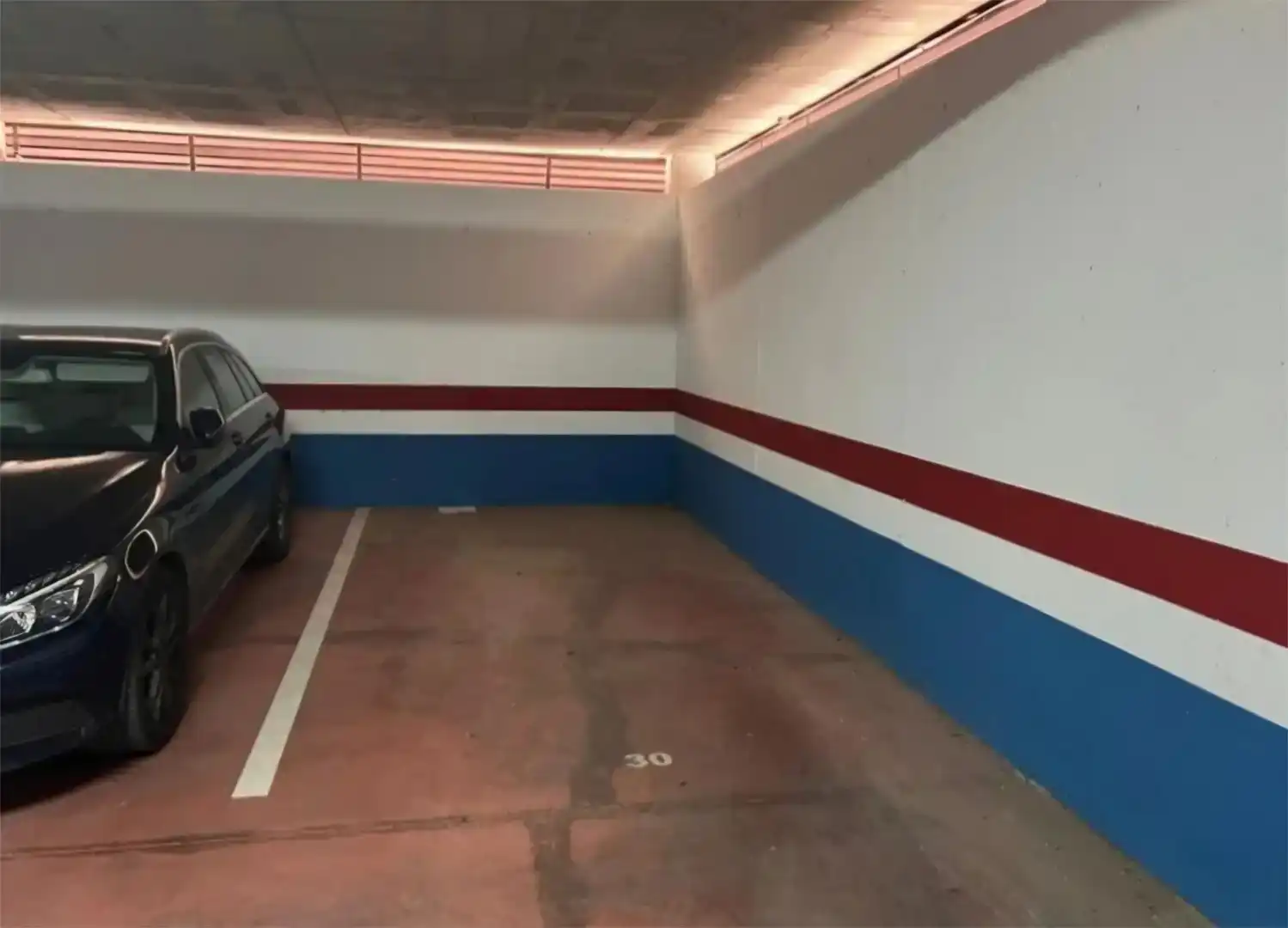 Parkplatz von Garage zur Miete in Gelves