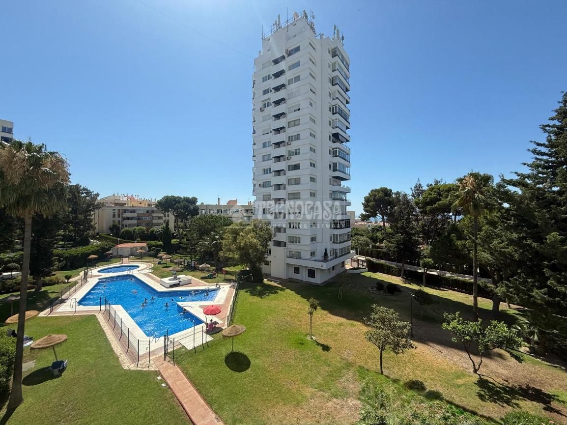 Vista exterior de Pis en venda en Benalmádena amb Terrassa