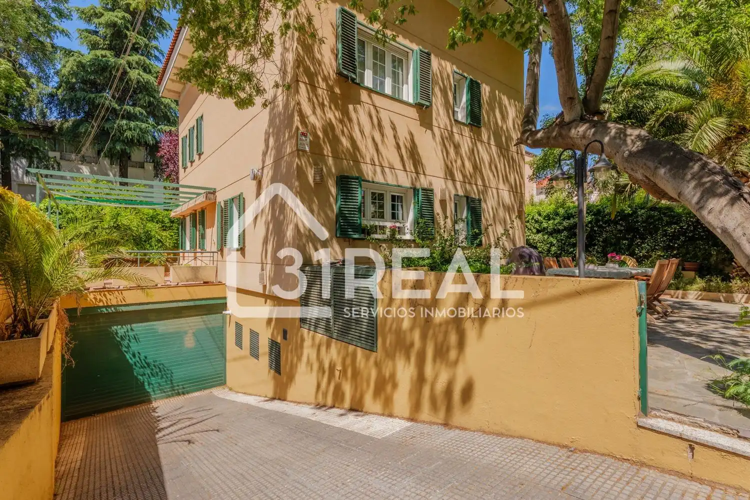 Exterior view of Houses for sale in Madrid
