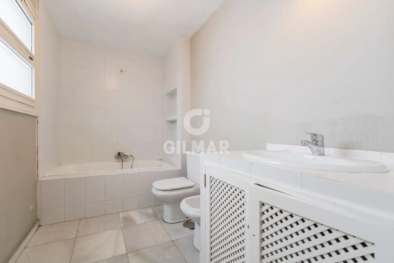 Baño de Casa o chalet en venta en Pozuelo de Alarcón con Calefacción, Jardín privado y Piscina