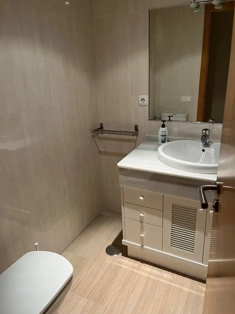 Badezimmer von Wohnung zur Miete in Córdoba mit Klimaanlage, Heizung und Ofen