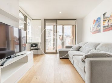 Flat with balcony to rent in C. de Irún