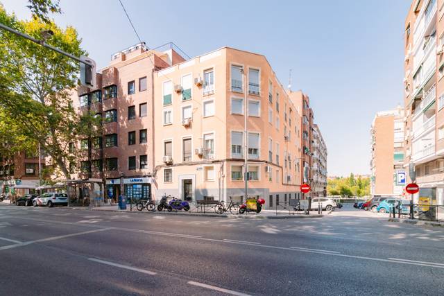 Piso en Venta en Calle de Antonio López en Comillas