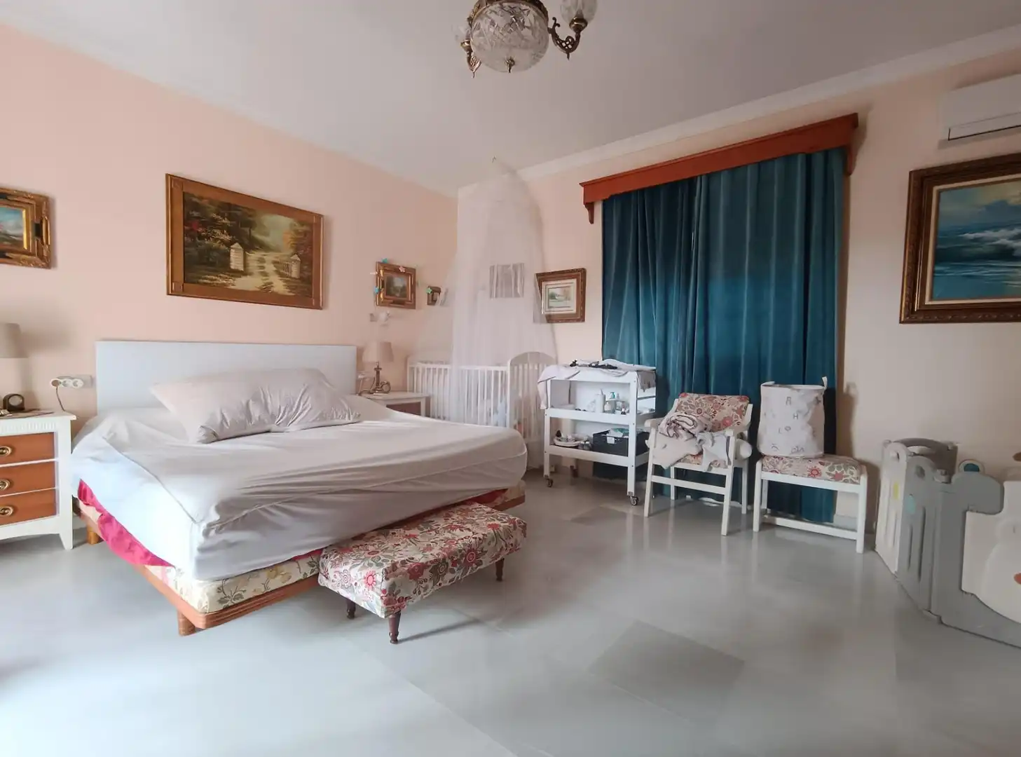 Habitación de Casa o chalet en venta en Chiclana de la Frontera con Jardín privado