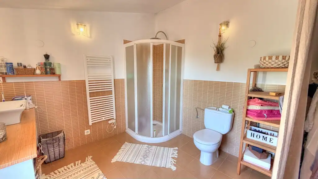 Bany de Finca rústica en venda en Vélez-Málaga amb Aire condicionat, Jardí privat i Terrassa