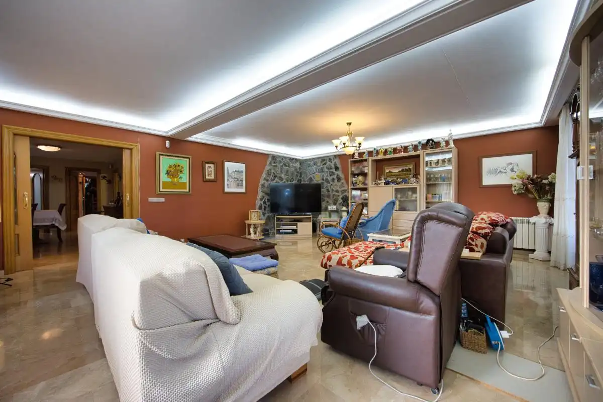 Sala de estar de Casa o chalet en venta en L'Alfàs del Pi con Aire acondicionado, Calefacción y Jardín privado