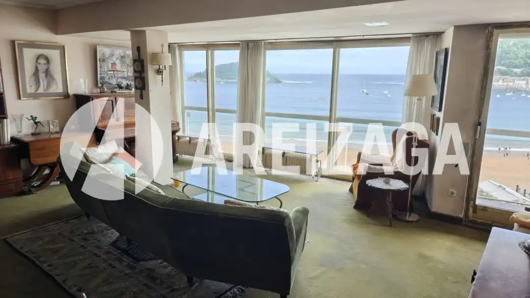 Habitación de Piso en venta en Donostia - San Sebastián  con Calefacción, Terraza y Balcón