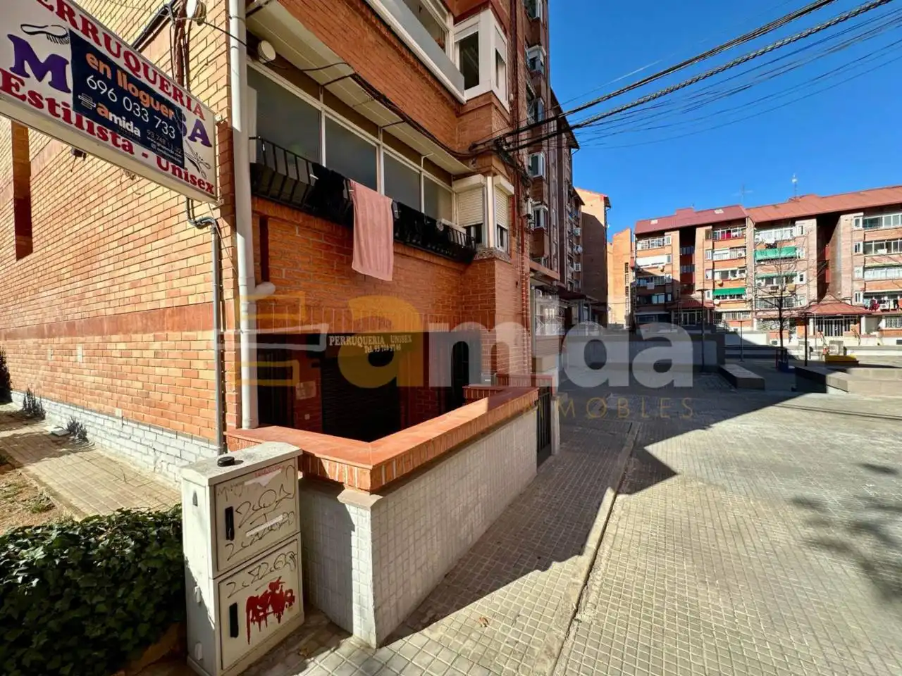Vista exterior de Local en venda en Sabadell amb Aire condicionat