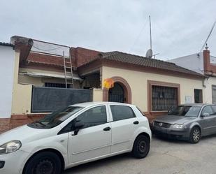 Vista exterior de Casa o xalet en venda en Aznalcóllar amb Jardí privat