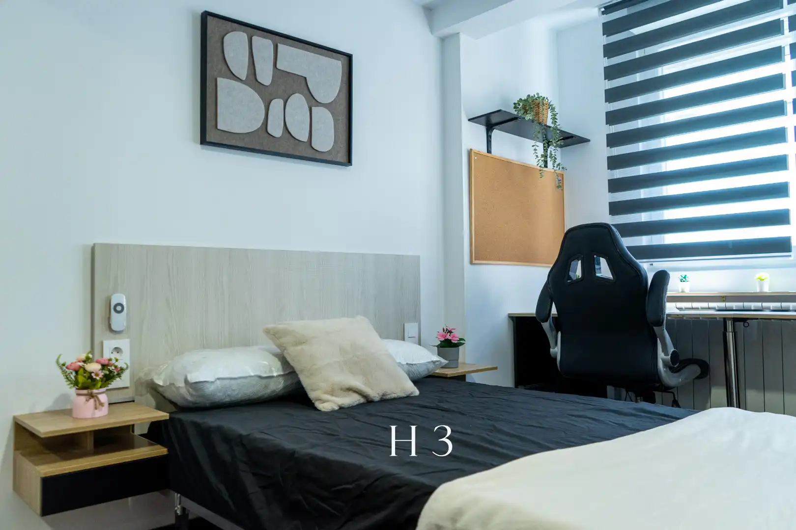 Bedroom of Flat for share in Zaragoza  with Air Conditioner, Heating and Private garden