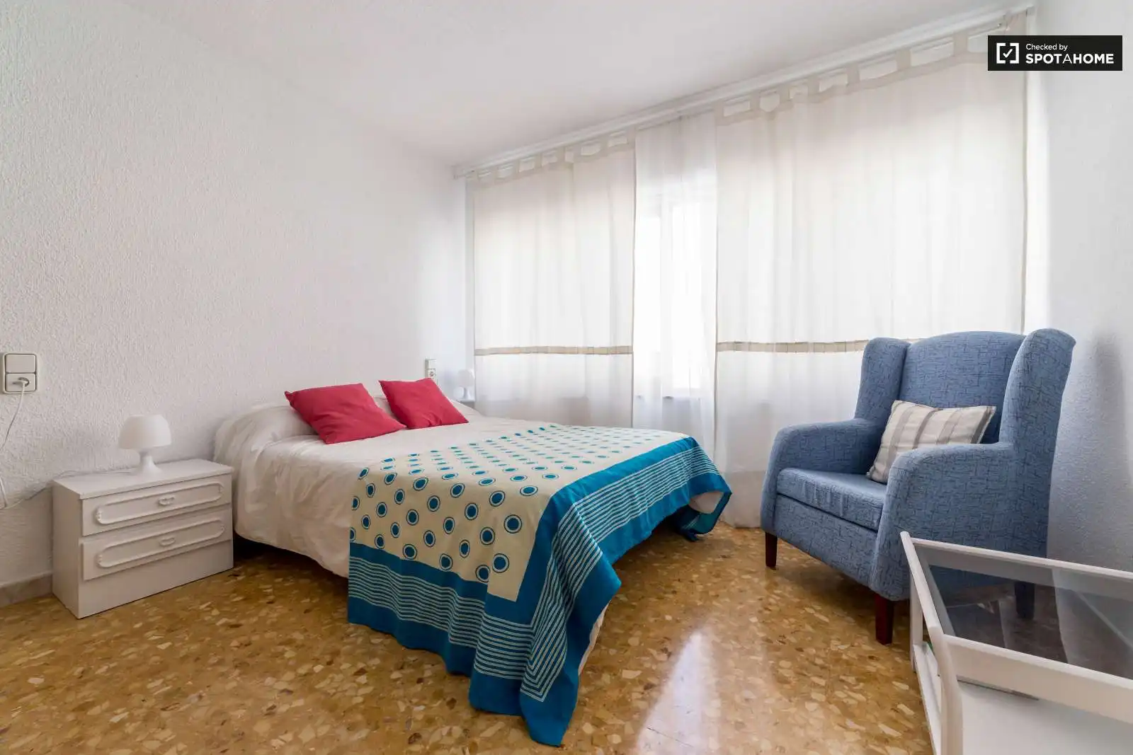 Habitación de Estudio para compartir en Valencia con Aire acondicionado, Calefacción y Terraza