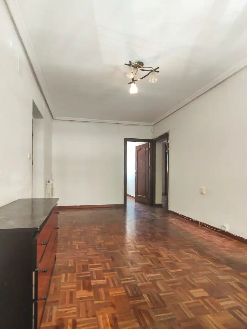 Piso en venta en Madrid con Calefacción y Parquet