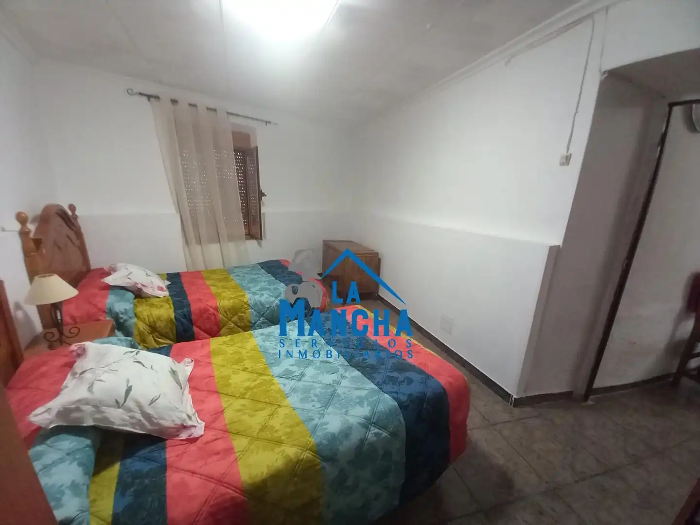 Dormitori de Finca rústica en venda en Casas de Juan Núñez amb Moblat i Balcó