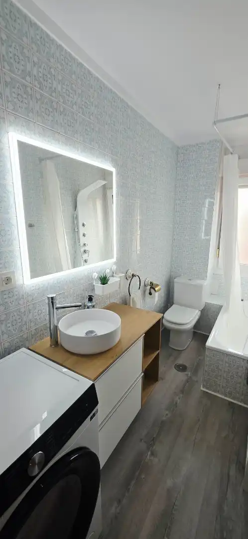 Bathroom of Flat for rent in Gijón   with Heating, Parquet flooring and Furnished