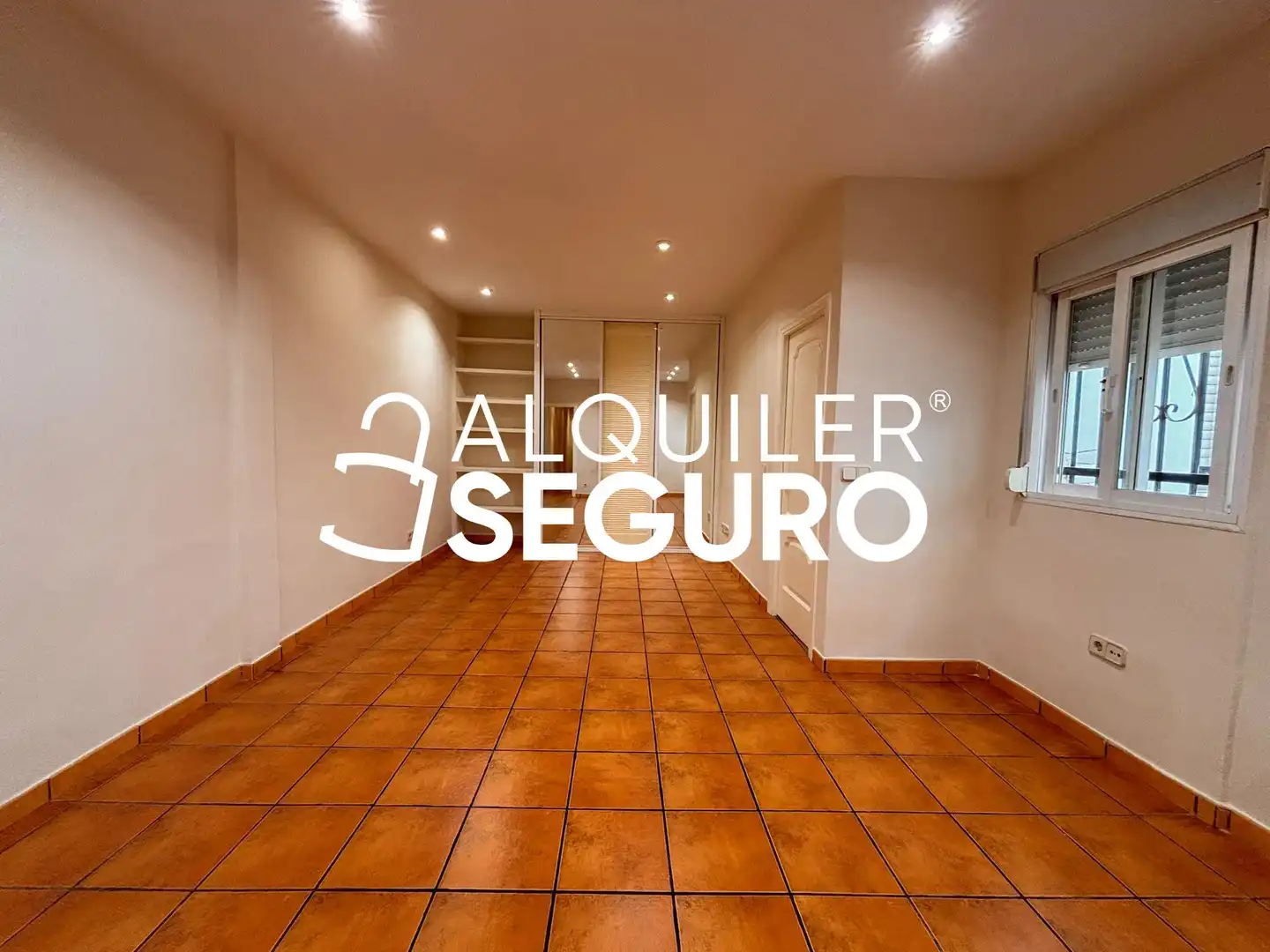 Flat for rent in Madrid  with Air Conditioner and Heating