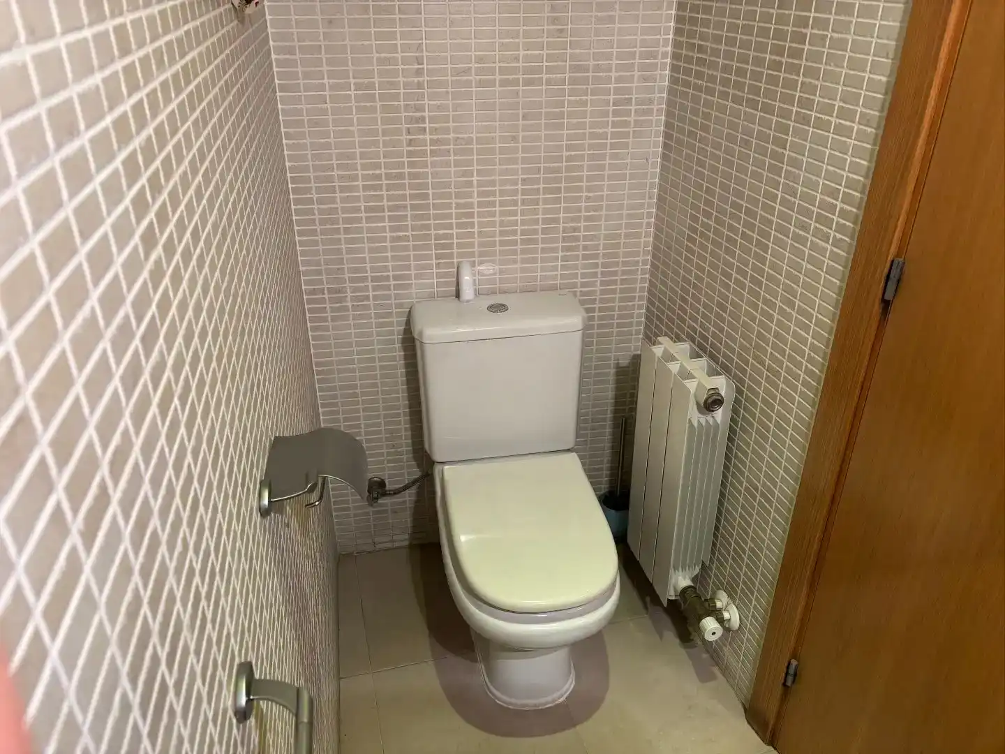 Baño de Casa adosada en venta en Cornellà de Llobregat con Aire acondicionado, Jardín privado y Parquet