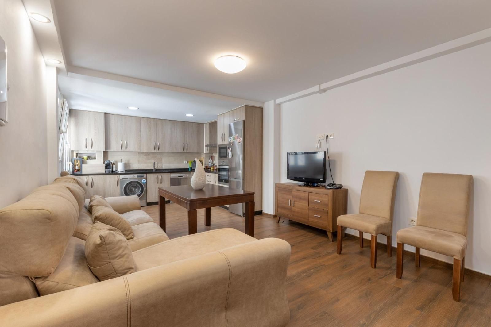 Living room of Flat to share in  Granada Capital  with Balcony