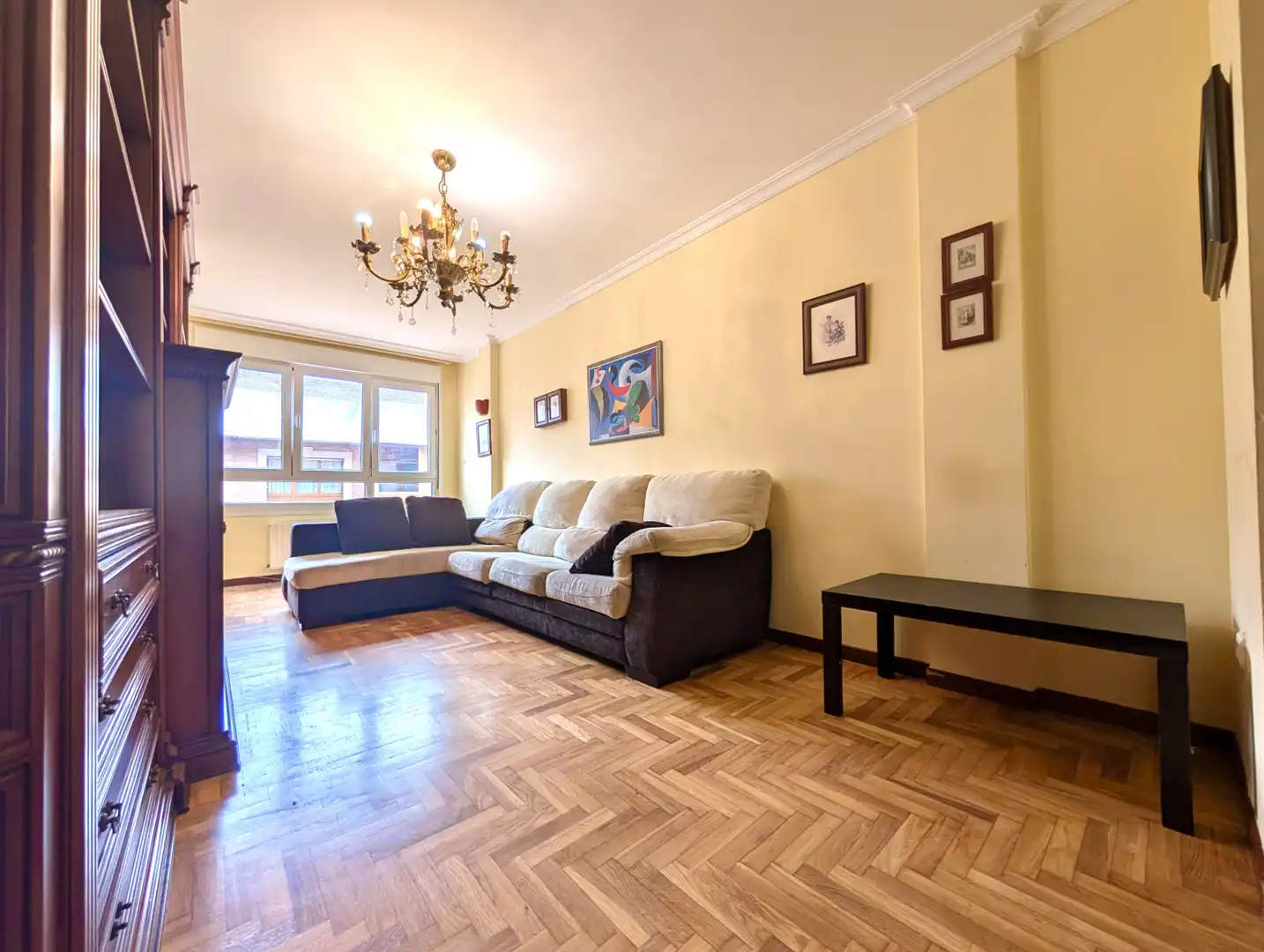Sala d'estar de Pis de lloguer en Gijón  amb Calefacció