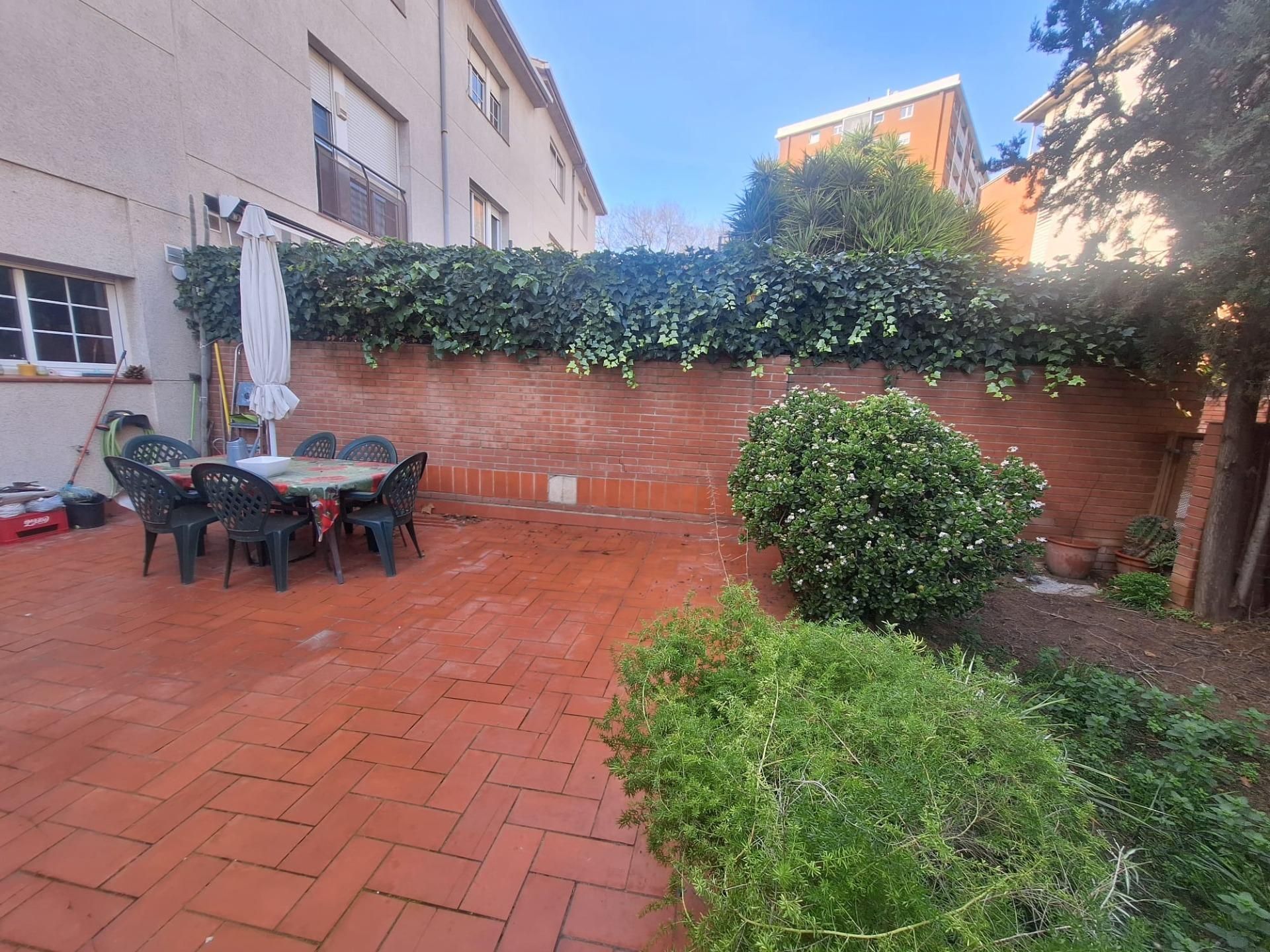 Casa adosada en venda a  CONILLERA, Els Merinals