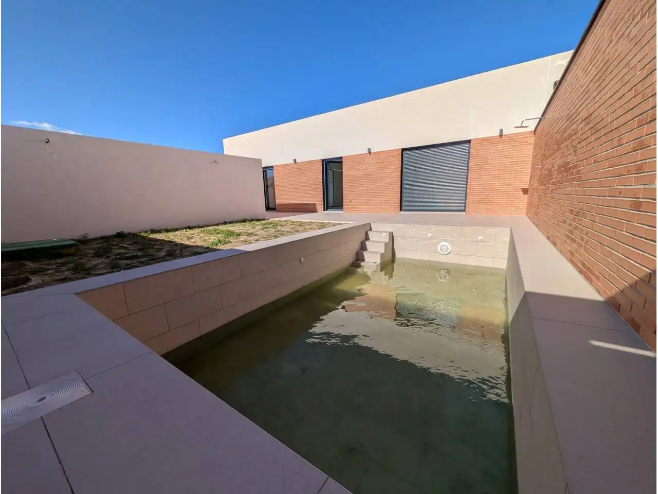 Piscina de Casa adosada en venda en Griñón amb Aire condicionat, Calefacció i Jardí privat