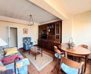 Living room of Flat for sale in Burgos Capital  with Heating, Parquet flooring and Terrace