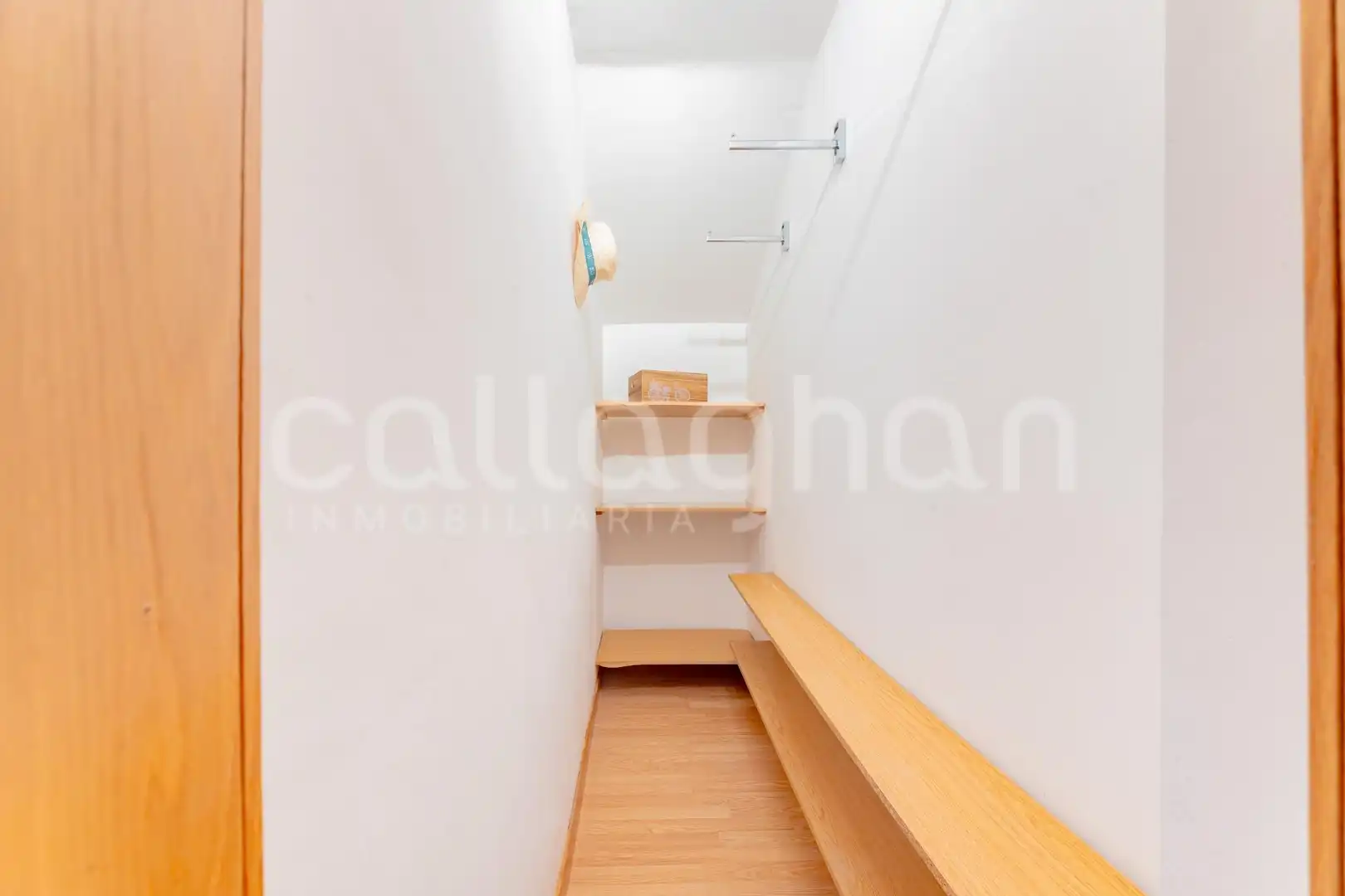Loft zum Verkauf in Valencia mit Klimaanlage und Balkon