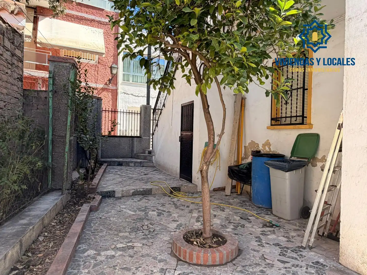 Vista exterior de Casa o chalet de alquiler en Granada con Jardín privado, Terraza y Amueblado