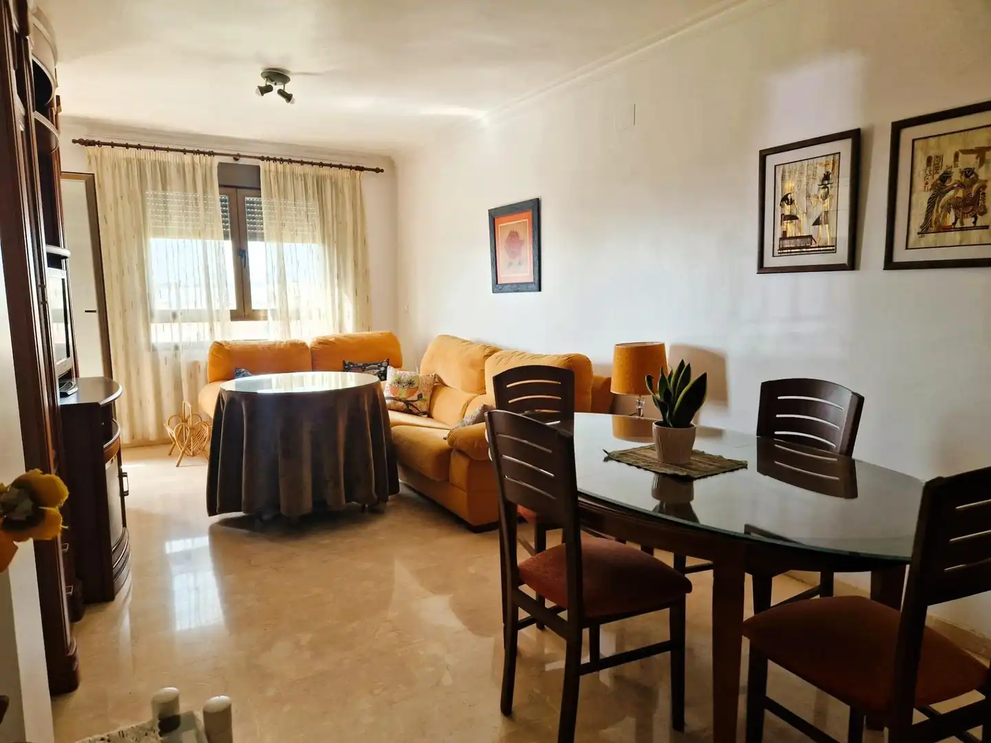 Living room of Flat for rent in  Granada Capital  with Air Conditioner, Heating and Balcony
