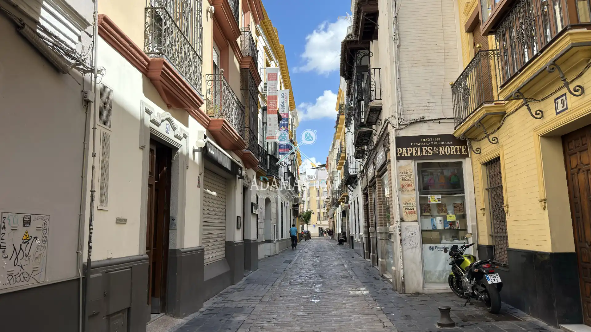 Exterior view of Apartments for sale in Sevilla  with Air Conditioner, Heating and Furnished